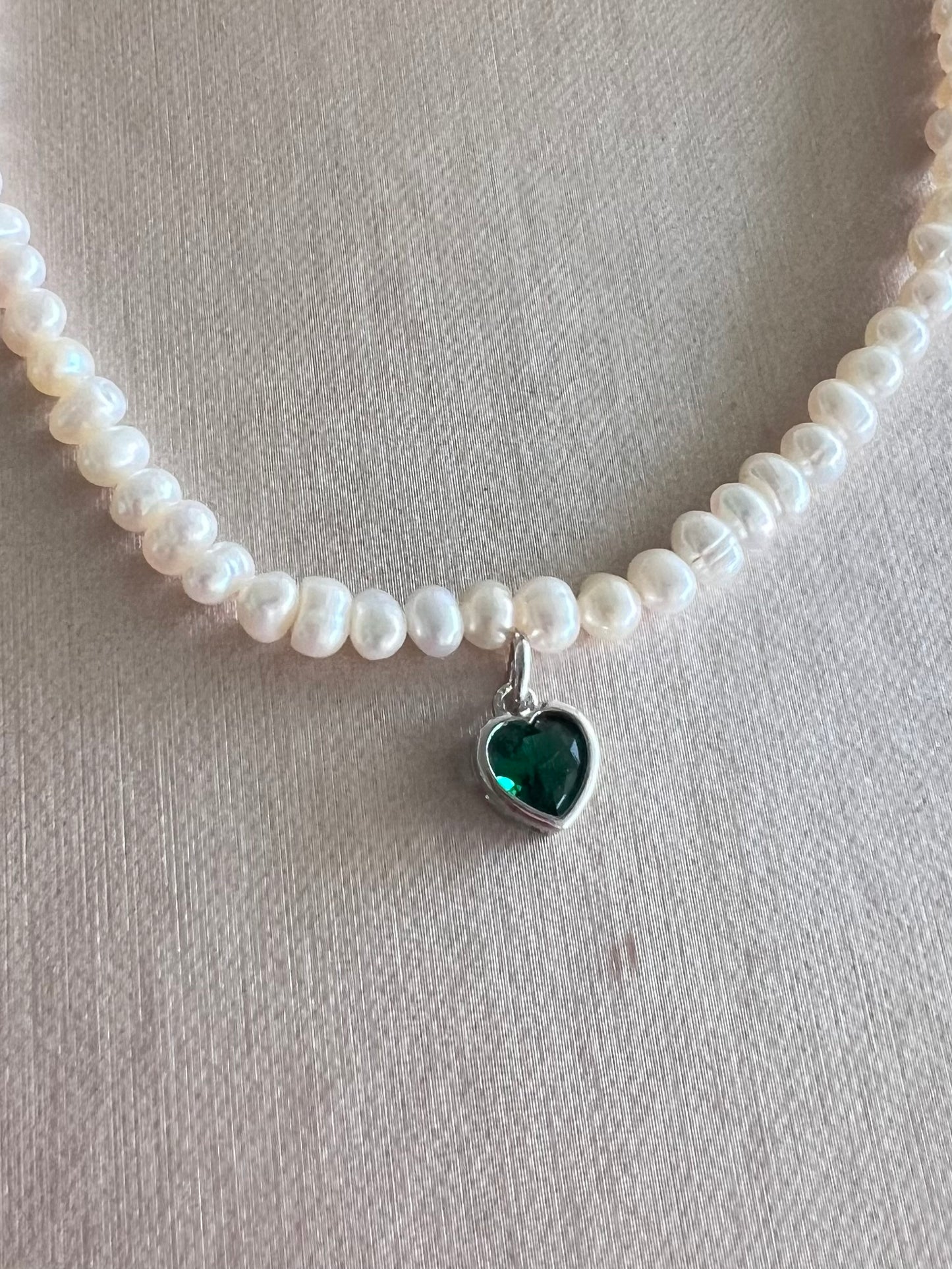 Collar perlas mediano con charm