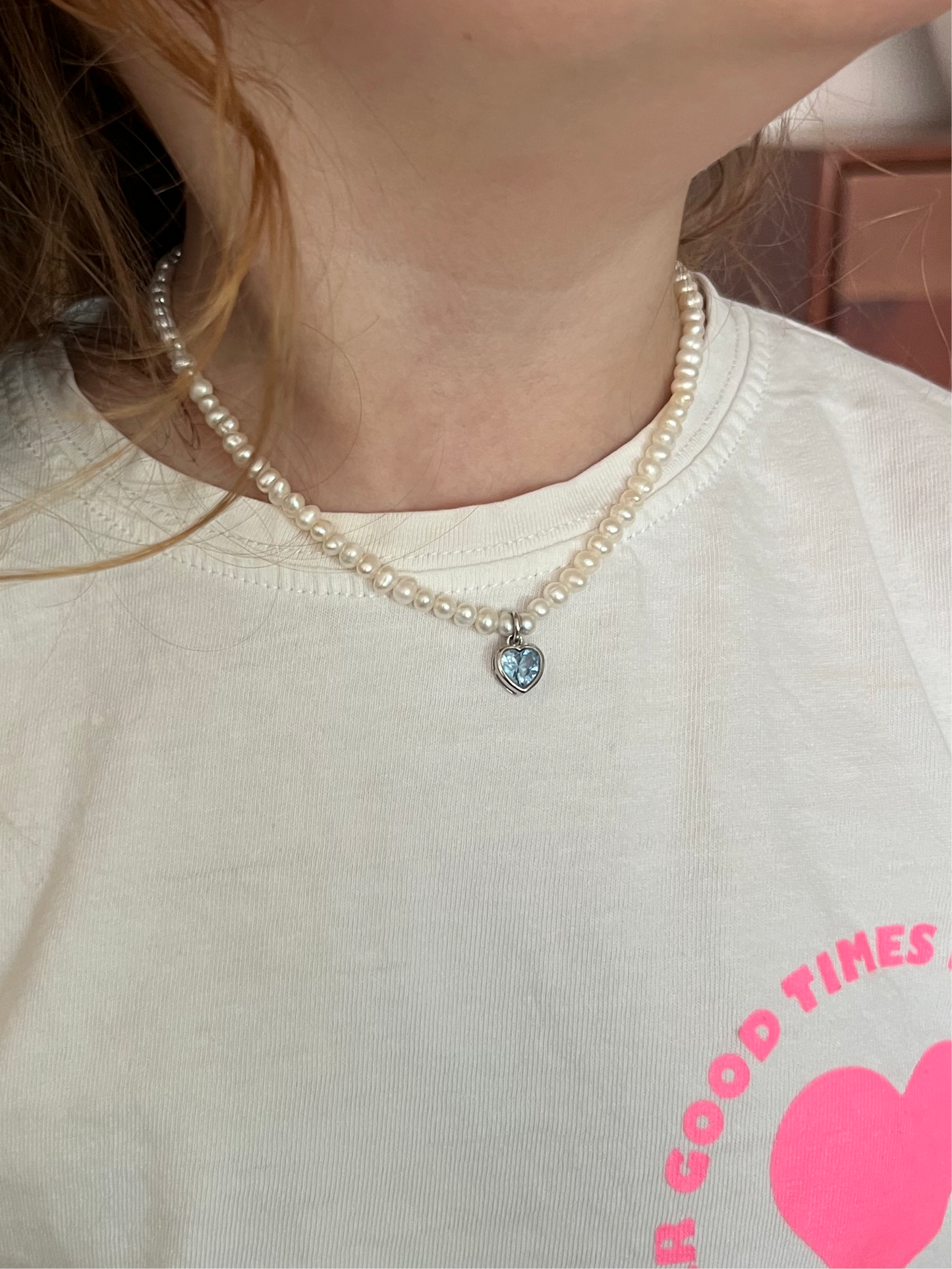 Collar de perlas chico con charm