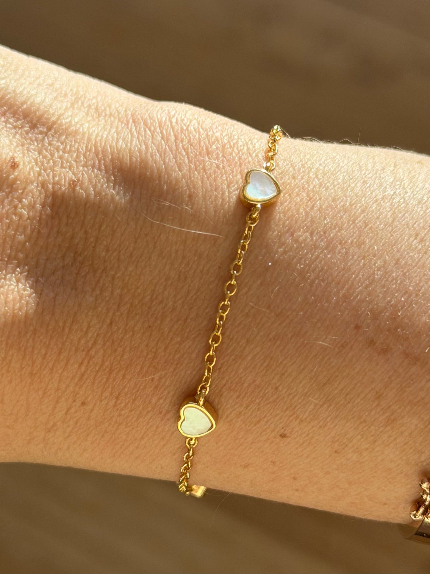 Pulsera corazones madre perla