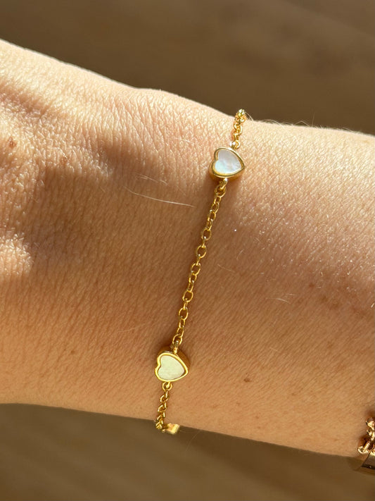 Pulsera corazones madre perla