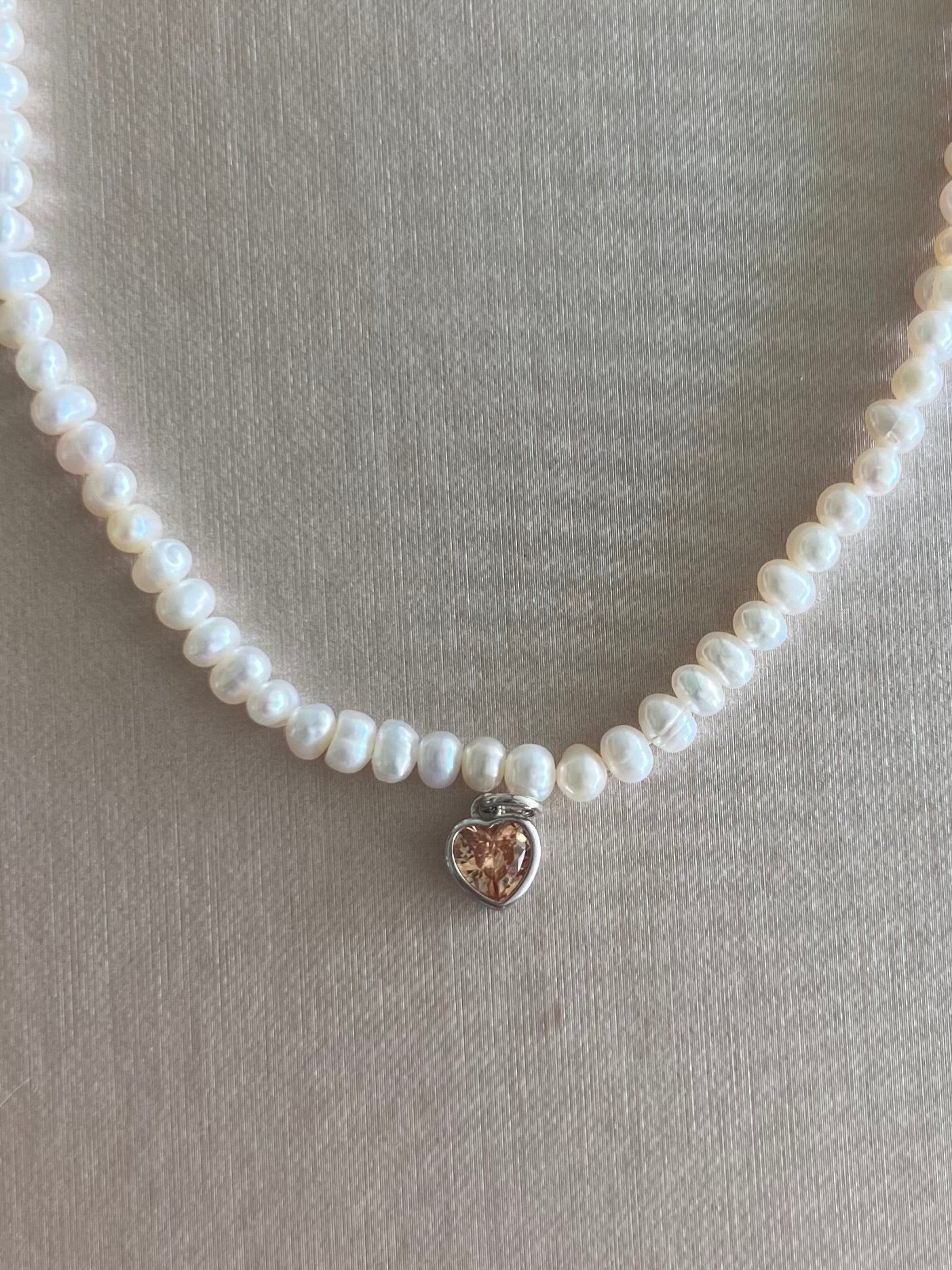 Collar perlas mediano con charm