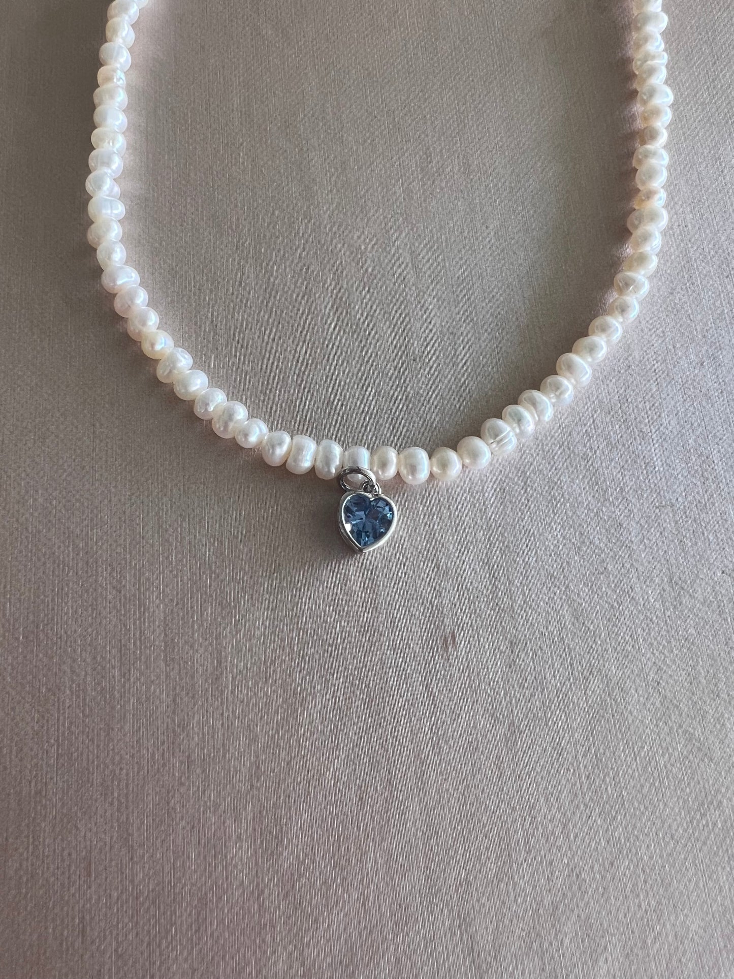 Collar perlas mediano con charm