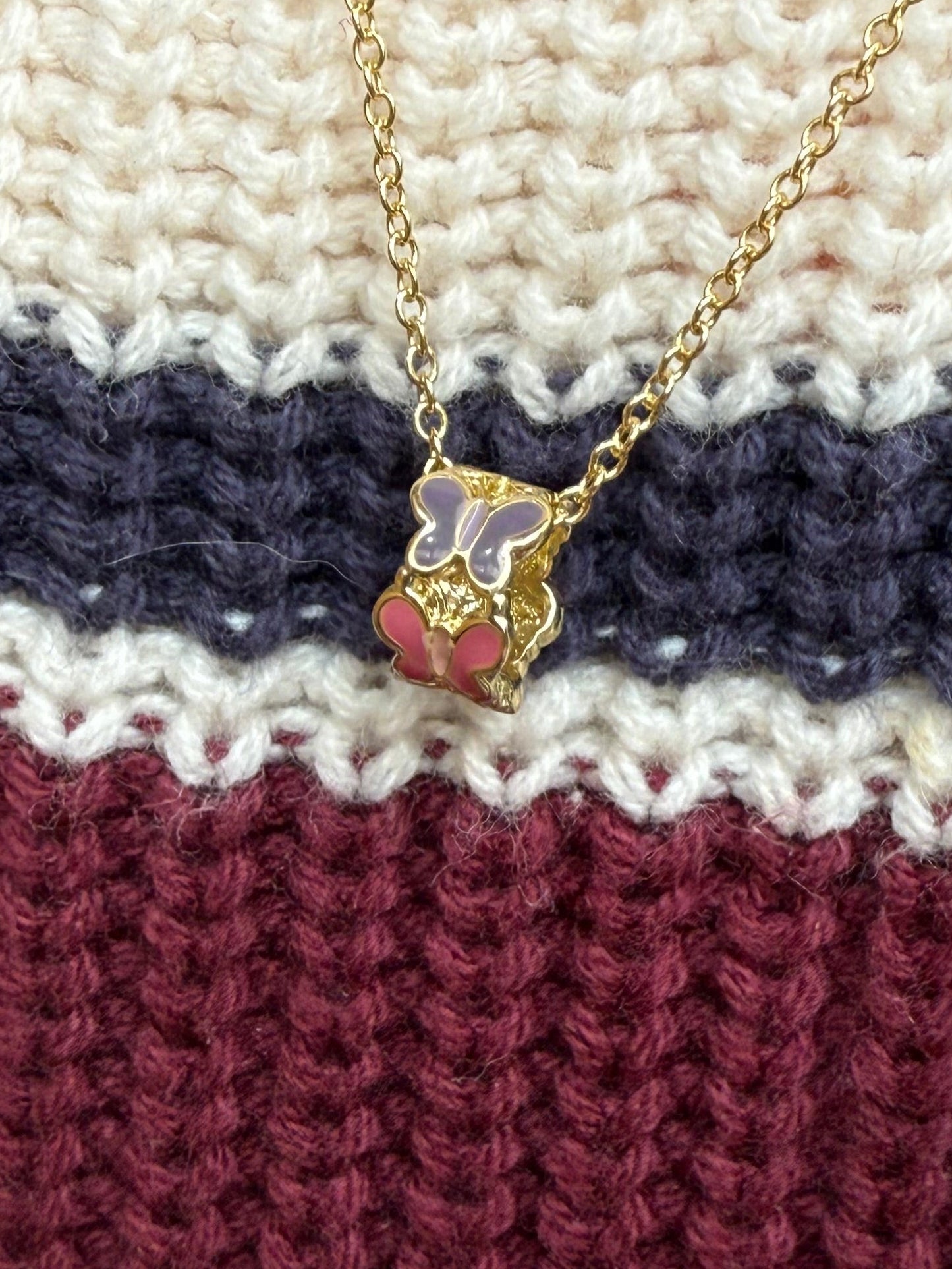 Collar círculo mariposas