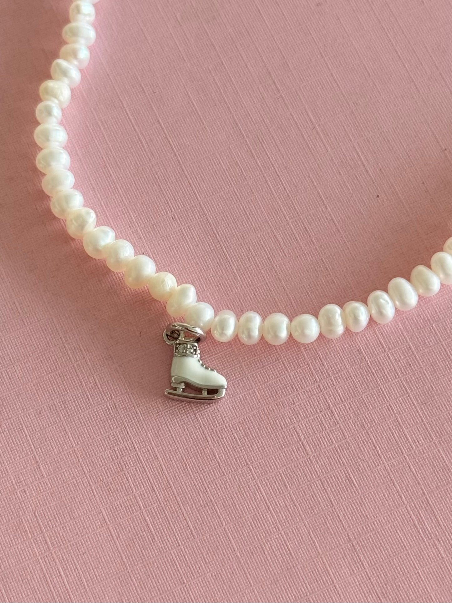 Collar perlas mediano con charm