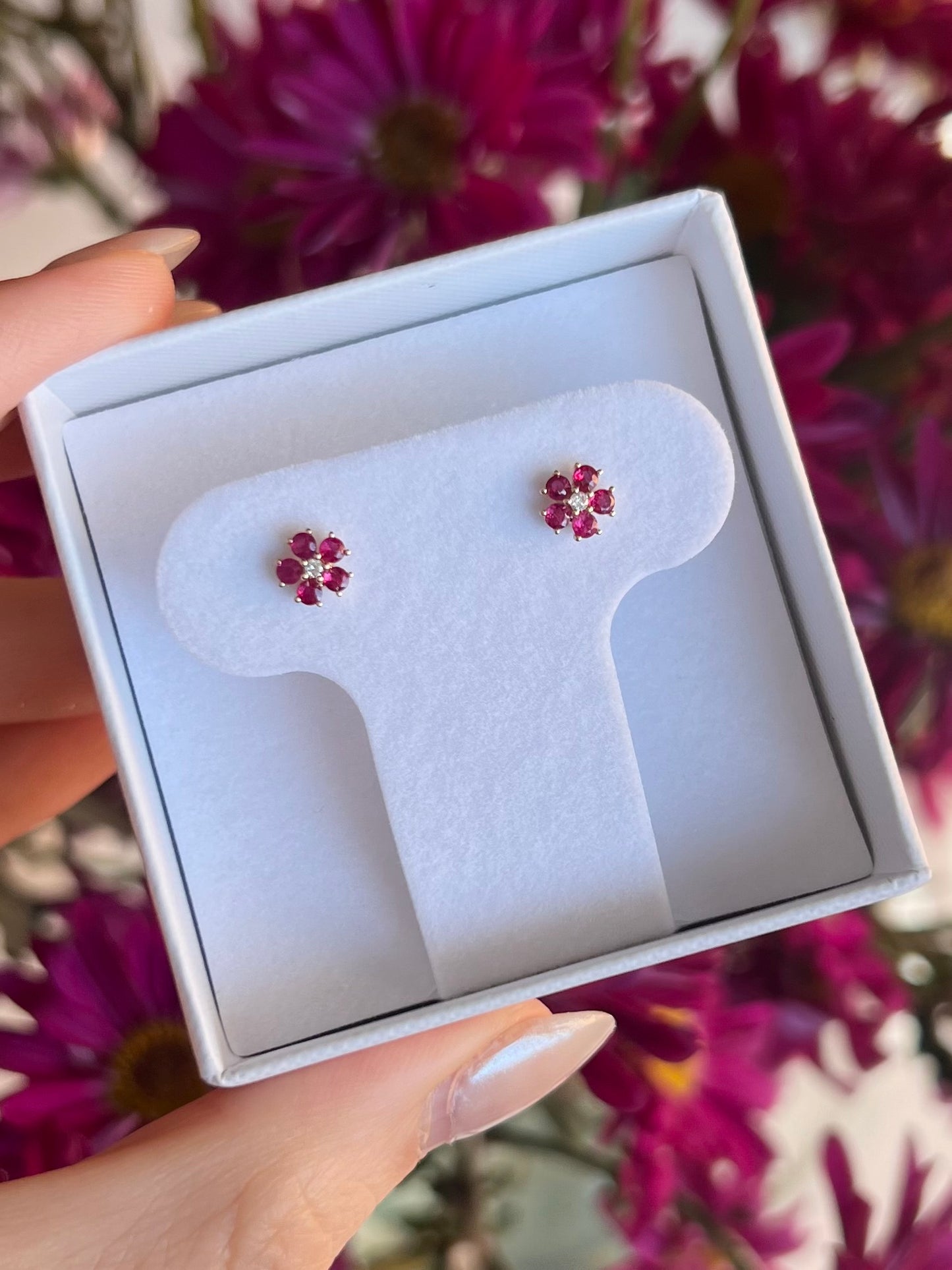 Aretes flores de rubíes y diamante