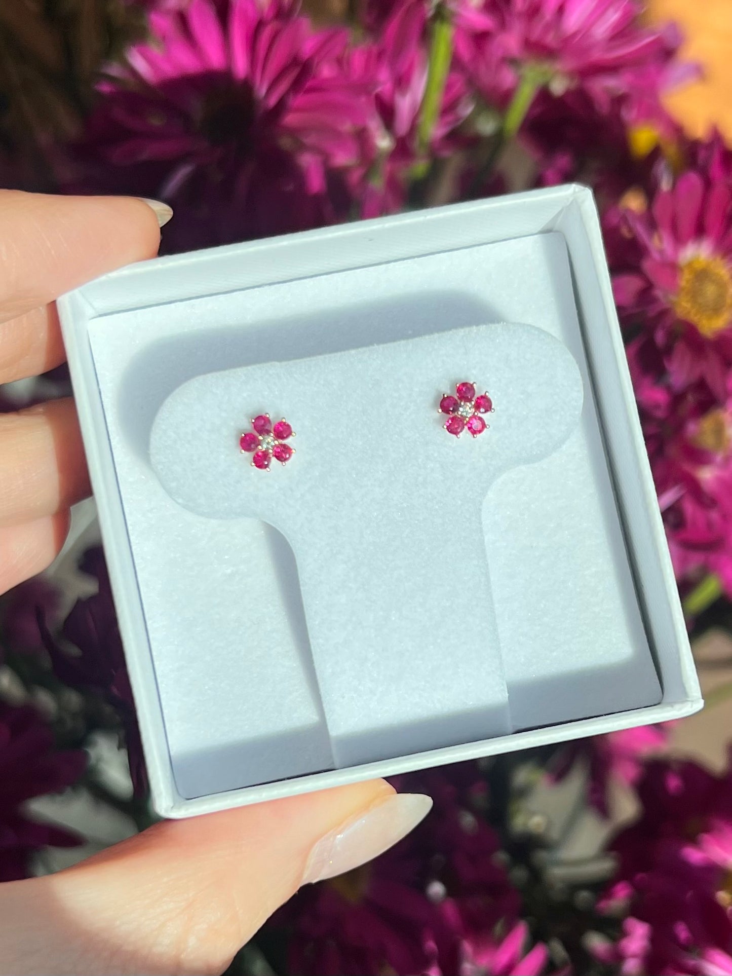 Aretes flores de rubíes y diamante
