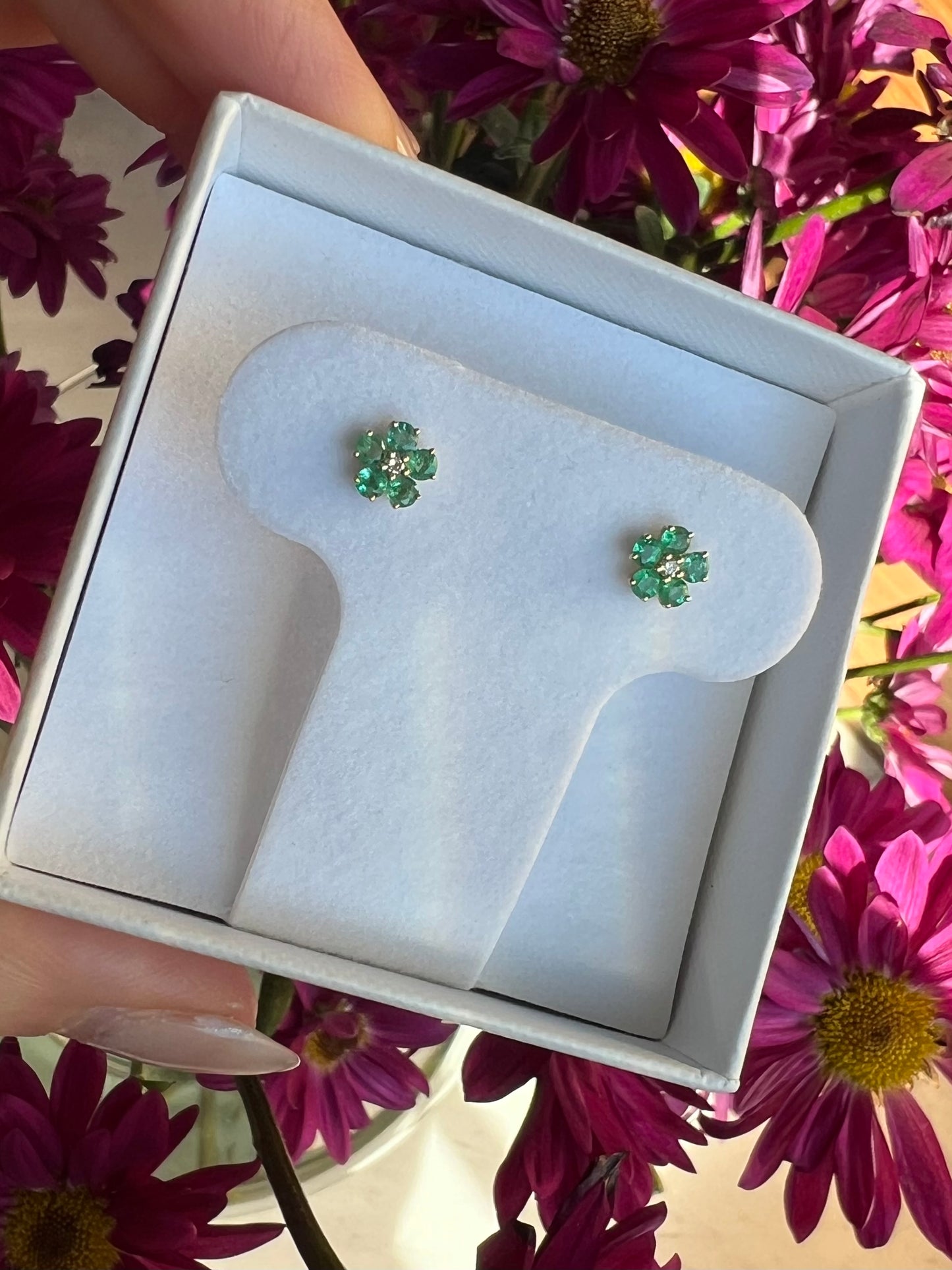 Aretes flores de esmeraldas y diamante