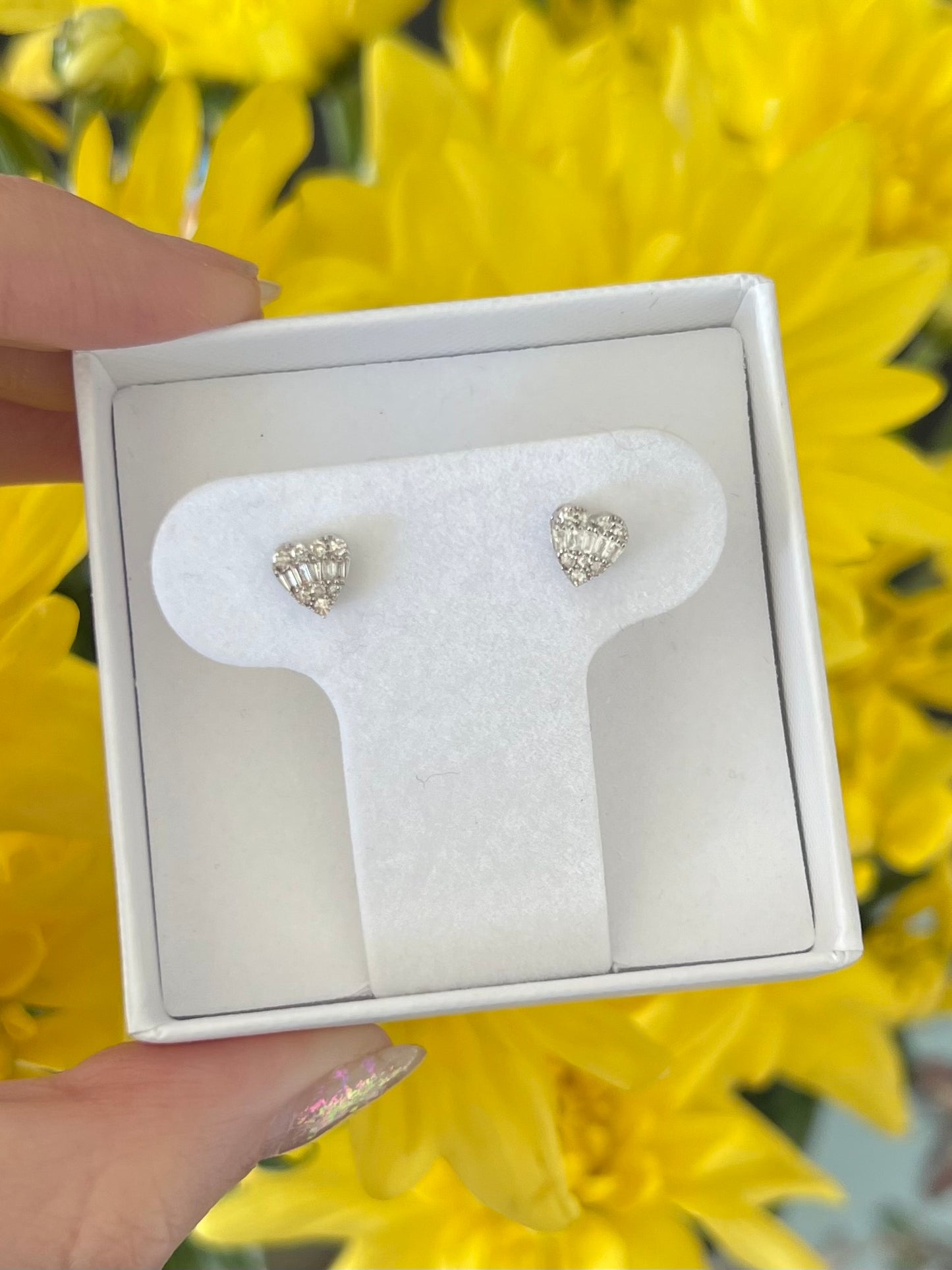 Aretes corazón diamantes