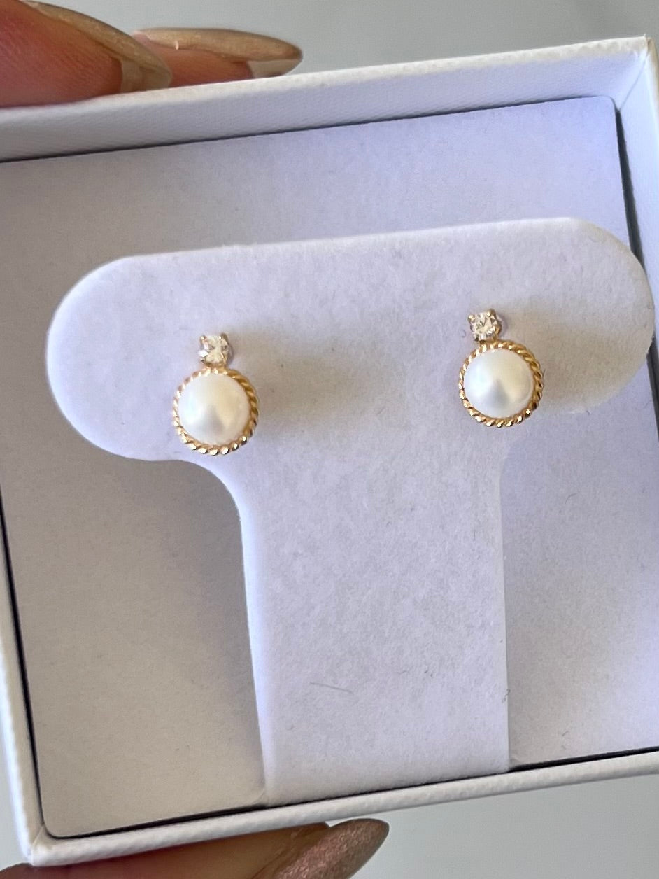Broqueles zirconia y Perla con bisel