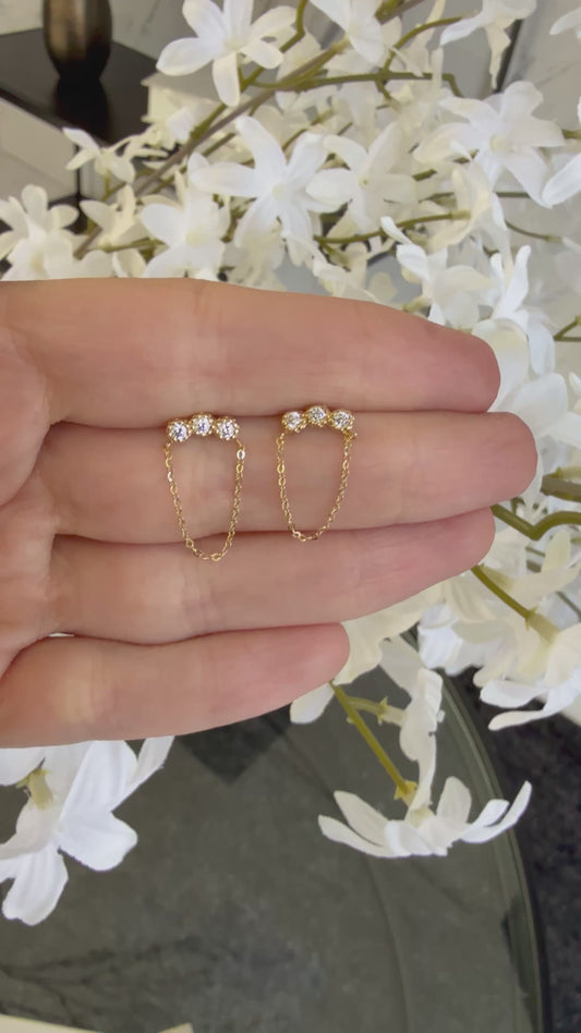 Aretes 3 zirconias y cadena